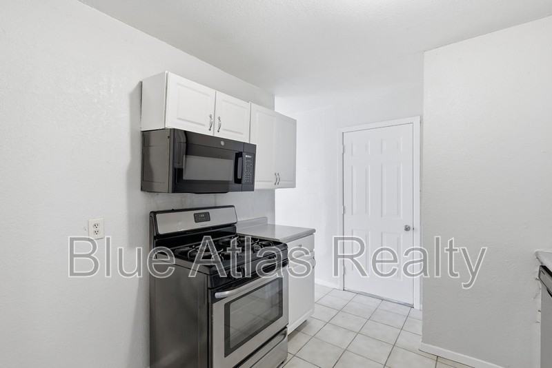 5055 Virgil St - Photo 6 of 24