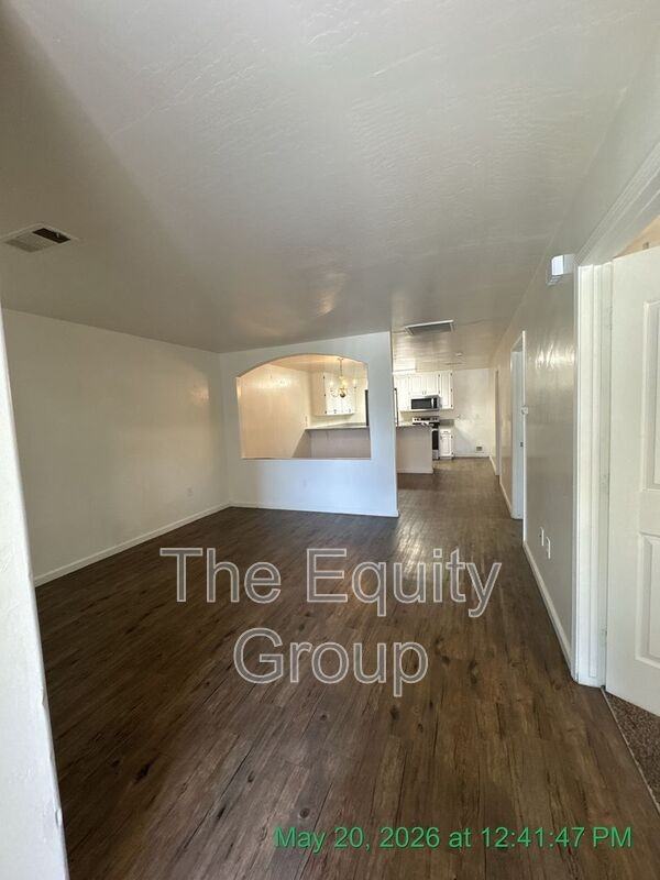 407 N Park St - Photo 3 of 19