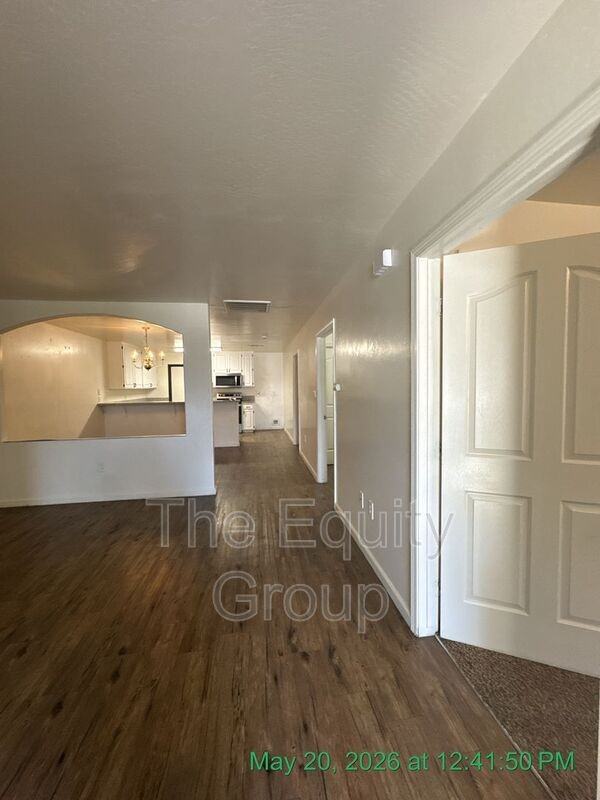 407 N Park St - Photo 4 of 19