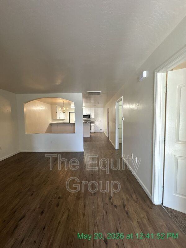 407 N Park St - Photo 5 of 19