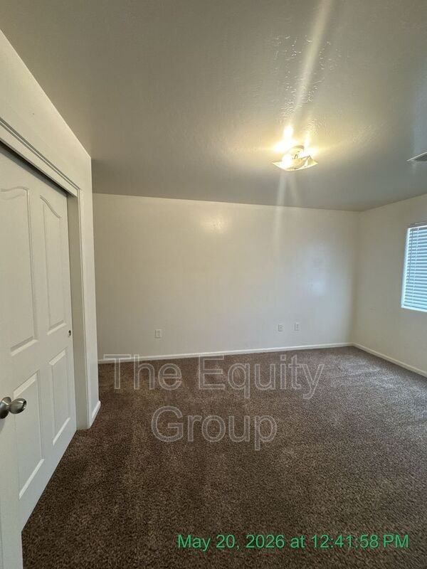 407 N Park St - Photo 6 of 19