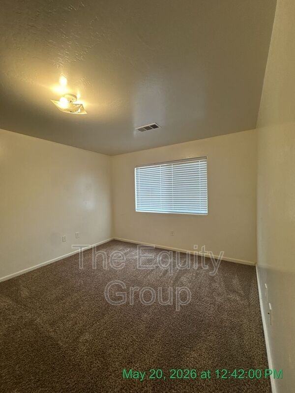 407 N Park St - Photo 7 of 19