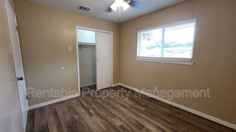704 Royce Dr - Photo 6 of 12