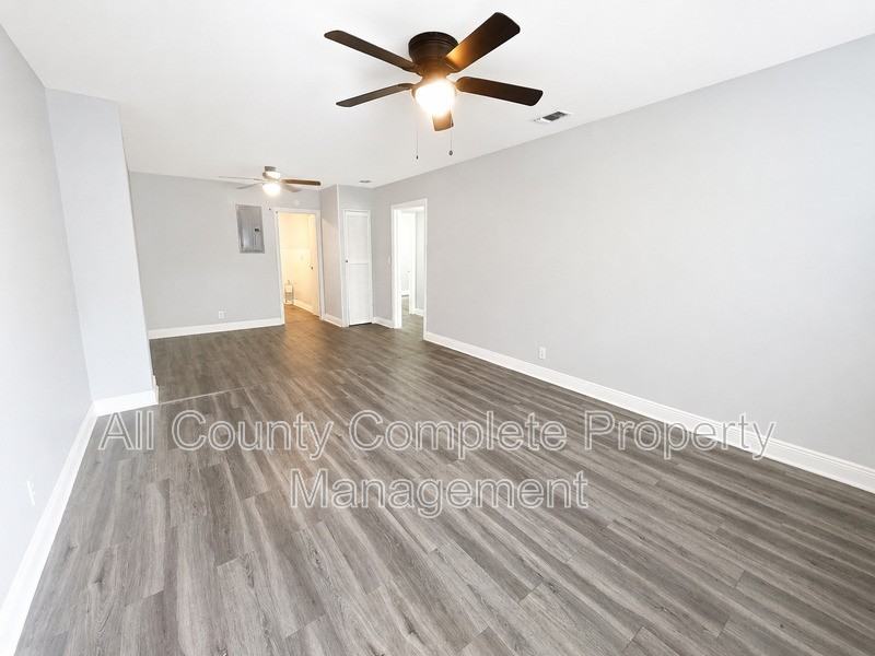 4918 N Pearl St - Photo 3 of 13