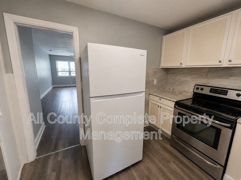 4918 N Pearl St - Photo 6 of 13