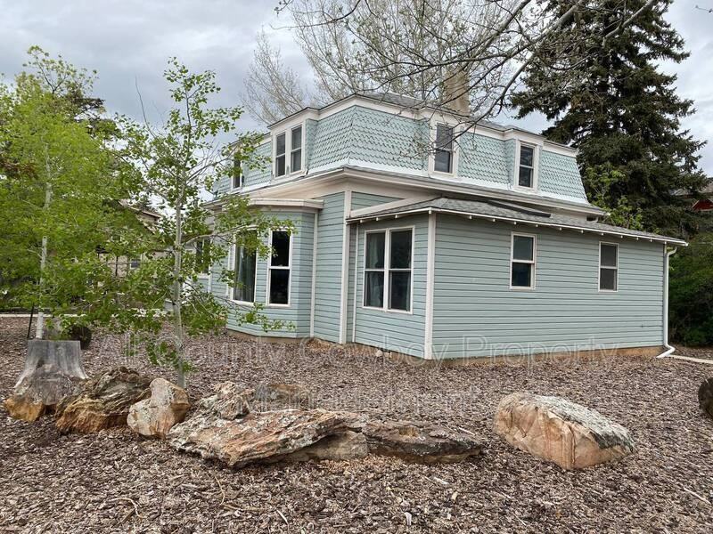 418 S 6th St #B - Photo 3 of 3