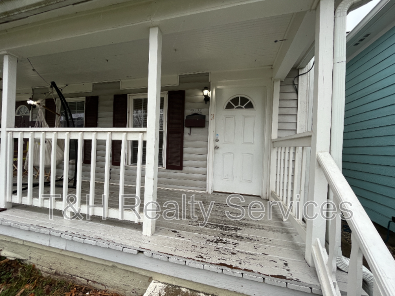 2116 Woodlawn Ave - Photo 2 of 21