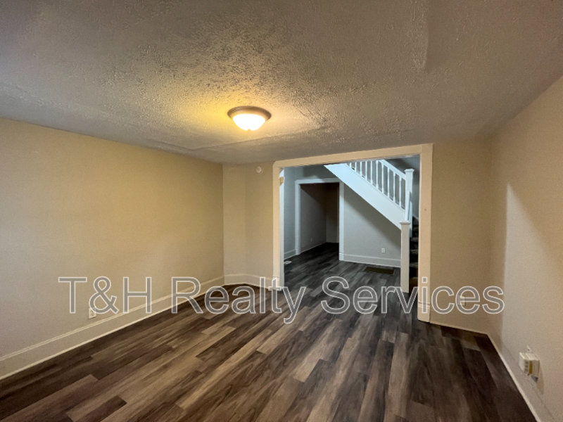 2116 Woodlawn Ave - Photo 5 of 21