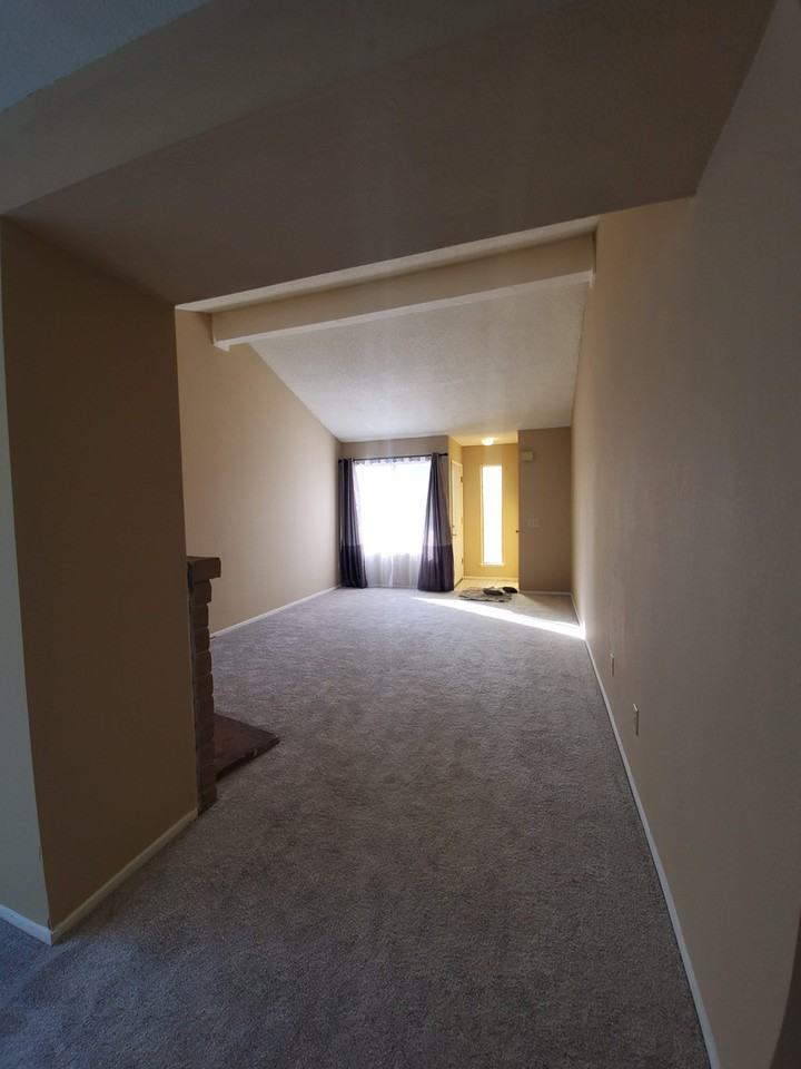 502 Hyacinth Ct - Photo 4 of 15