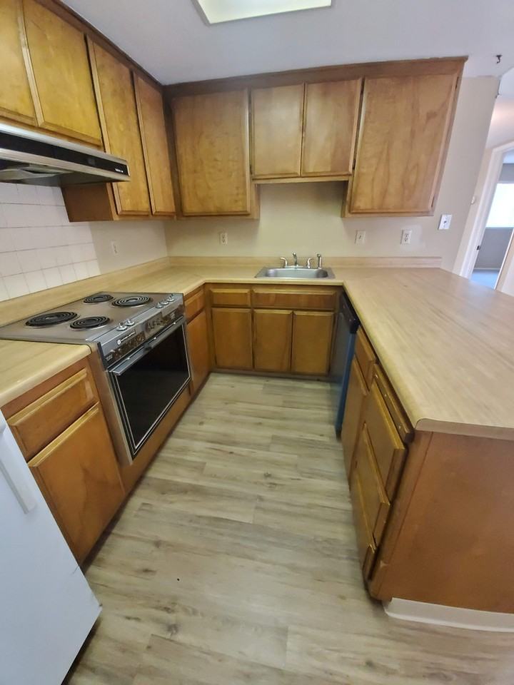 502 Hyacinth Ct - Photo 6 of 15