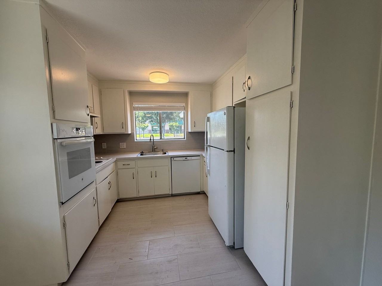 1891 Camden Ave - Photo 3 of 11
