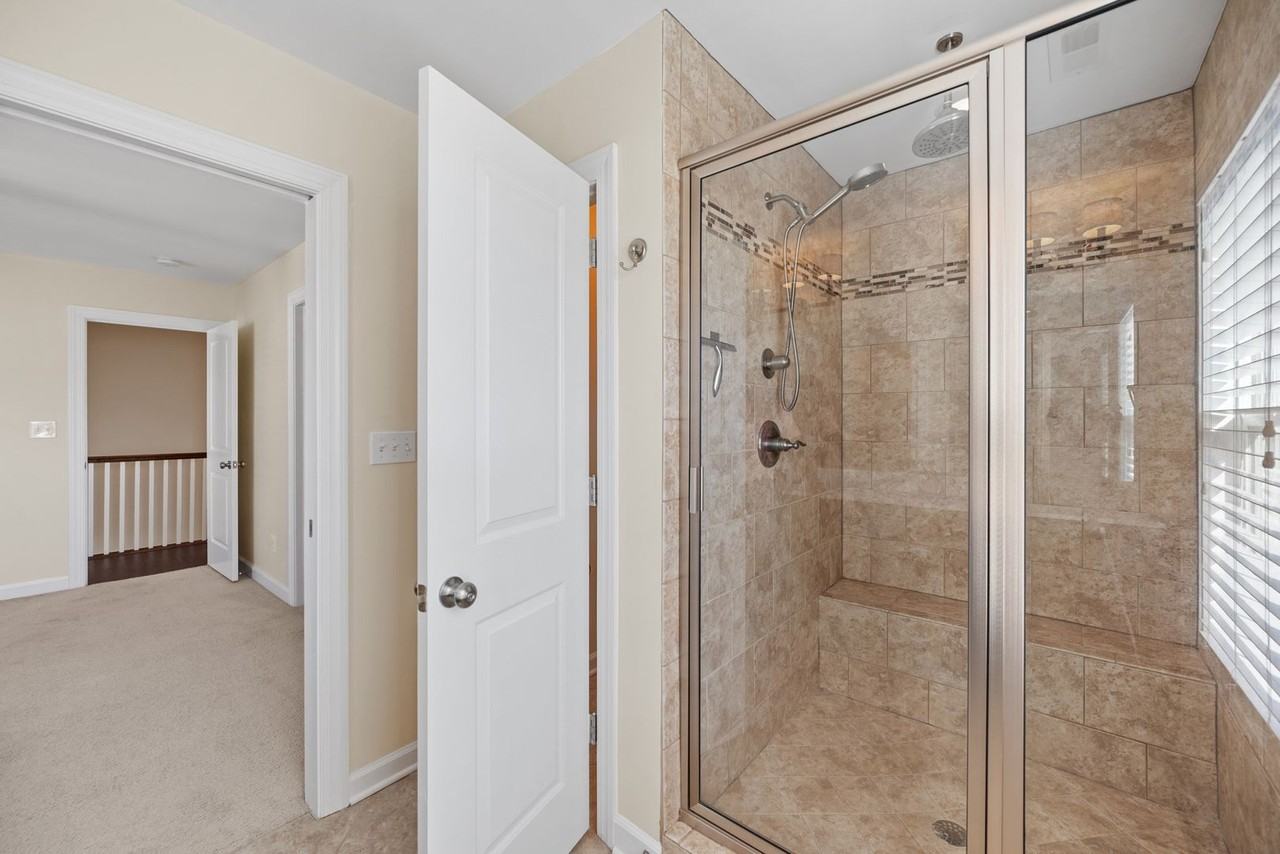 4629 Lee Ave - Photo 6 of 32