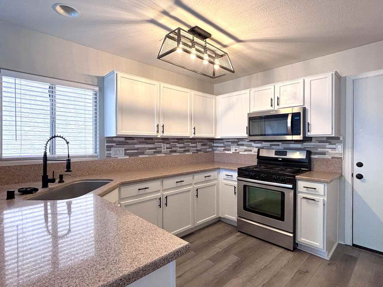 5339 Lattice Ct - Photo 3 of 32