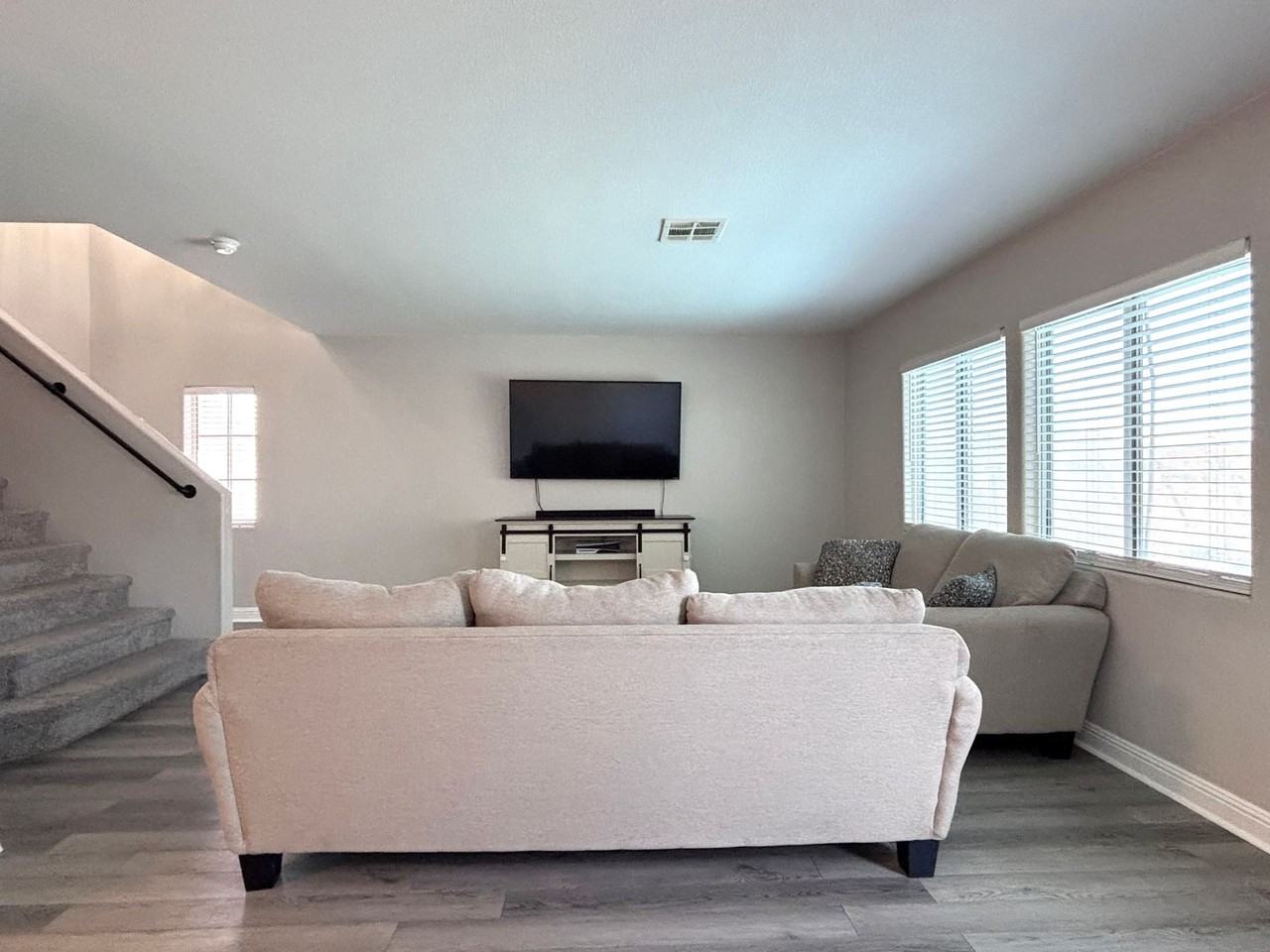 5339 Lattice Ct - Photo 5 of 32