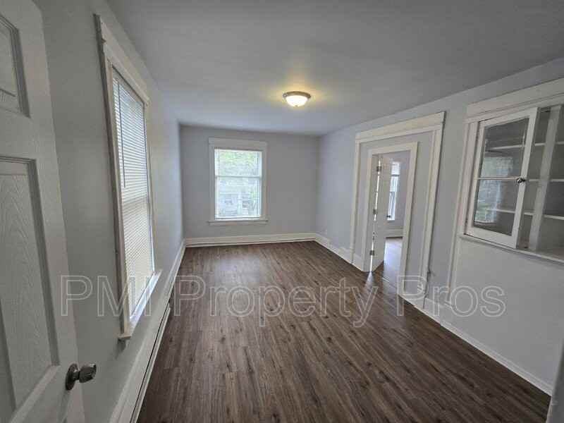 2660 N 37th St - Photo 4 of 16