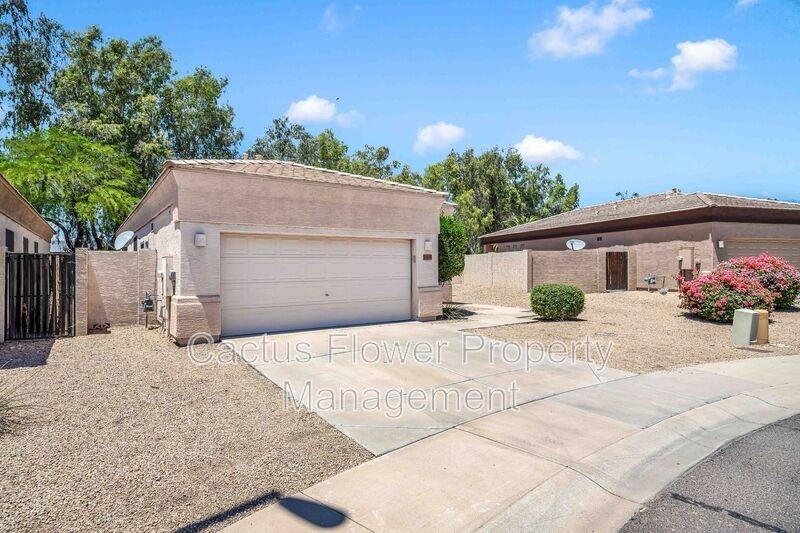 20276 N 64th Ave - Photo 3 of 44