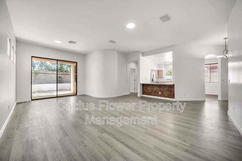 20276 N 64th Ave - Photo 6 of 44