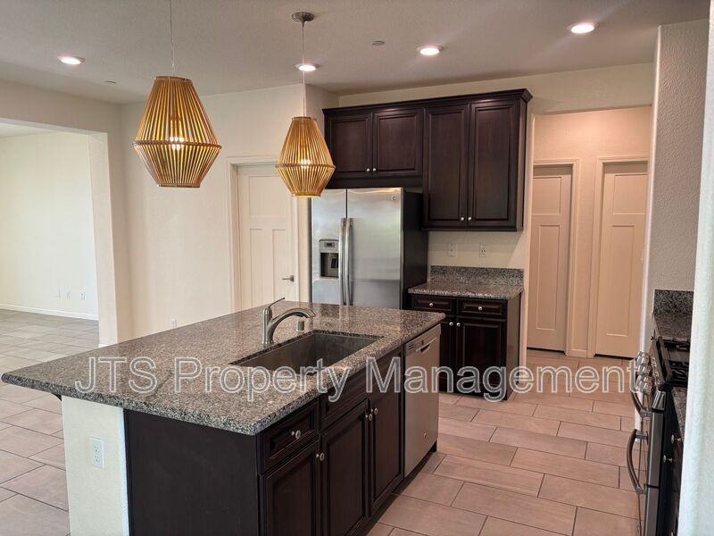 3686 Rockdale Dr - Photo 3 of 11