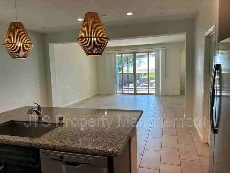 3686 Rockdale Dr - Photo 4 of 11