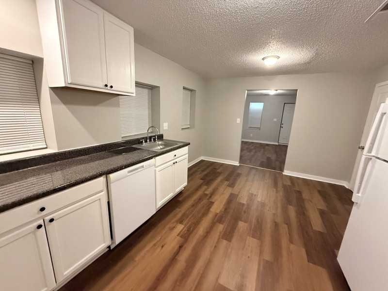 540 Harahan Rd - Photo 4 of 27