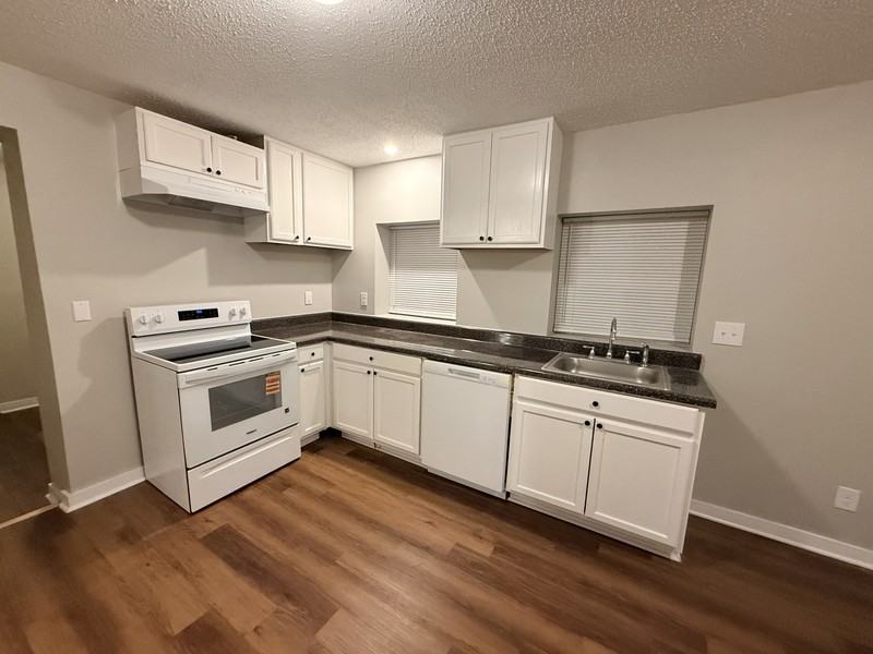 540 Harahan Rd - Photo 5 of 27