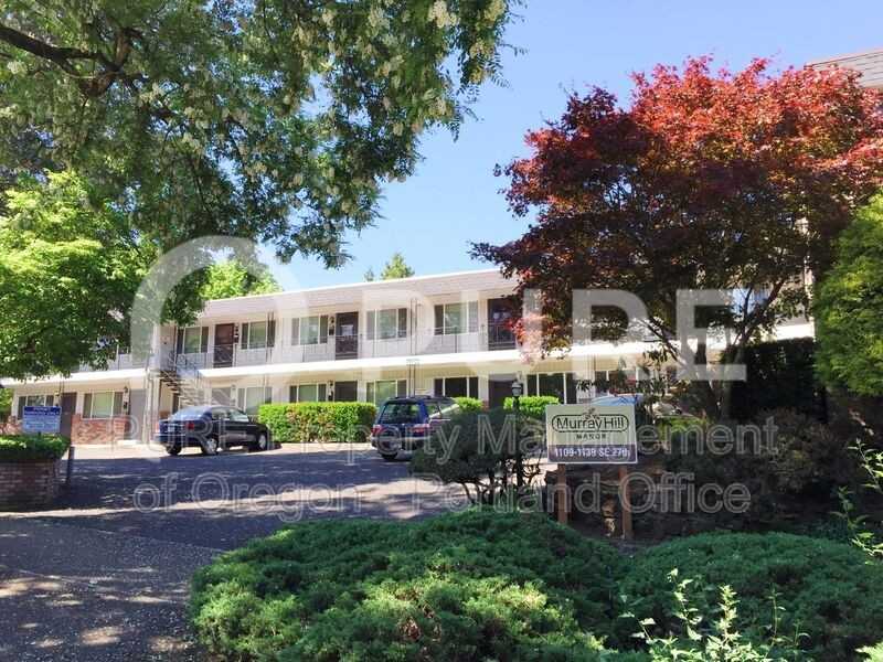 1135 Se 27th Ave - Photo 2 of 18