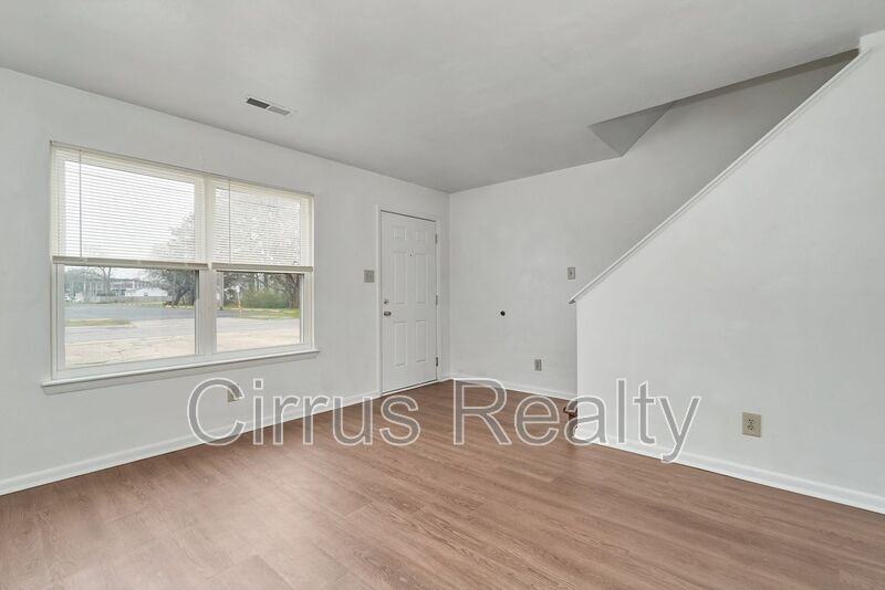 2756 Peach St - Photo 6 of 23