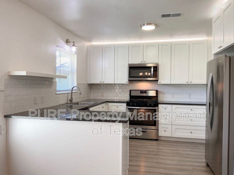1605 Sweetbriar Ave - Photo 4 of 20