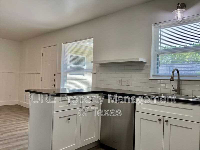 1605 Sweetbriar Ave - Photo 5 of 20