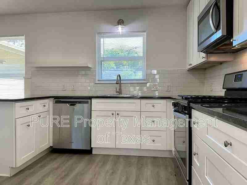 1605 Sweetbriar Ave - Photo 6 of 20