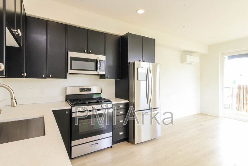 909 28th Ave S #C - Photo 5 of 17