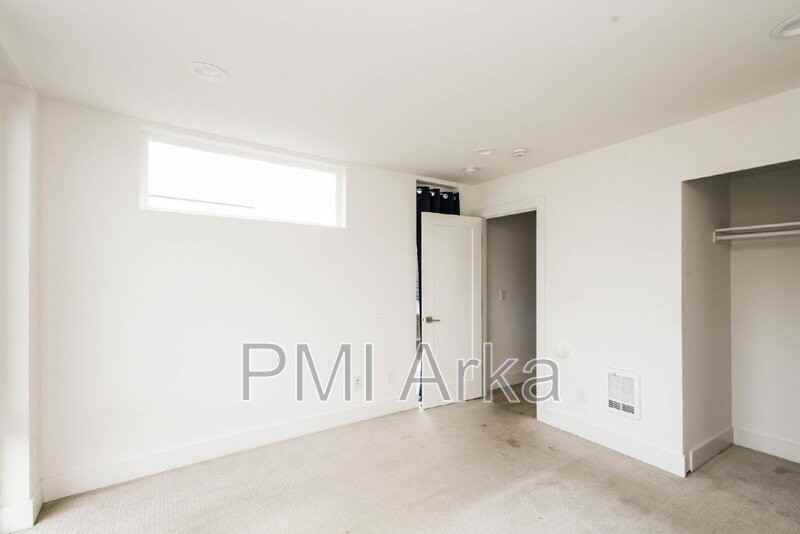 909 28th Ave S #C - Photo 7 of 17
