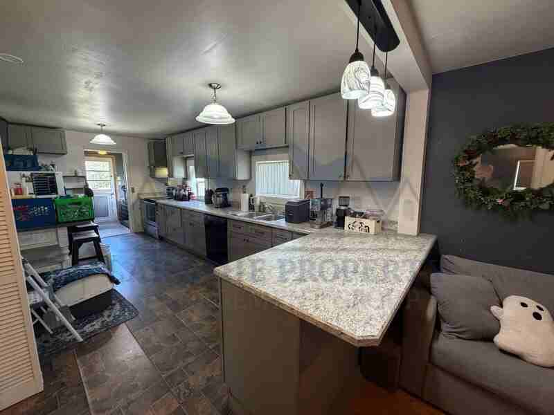 811 S 23rd St - Photo 5 of 21