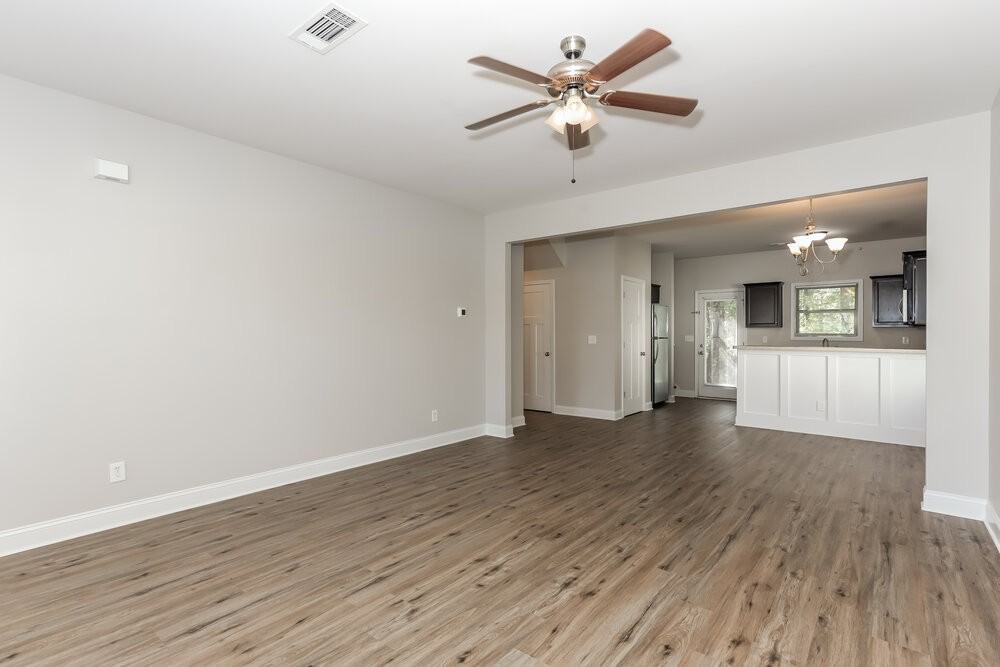 416 Pearl St - Photo 5 of 17
