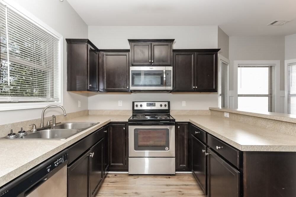 416 Pearl St - Photo 6 of 17