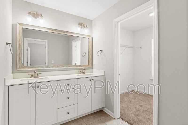 1058 Linsmore Ave - Photo 6 of 11