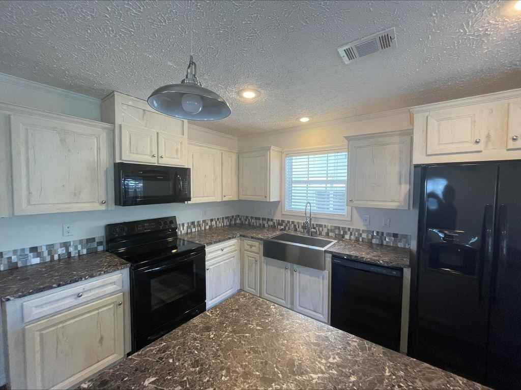 22 Sutter Ct - Photo 4 of 25