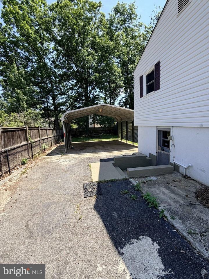 10003 Lomond Dr - Photo 5 of 33