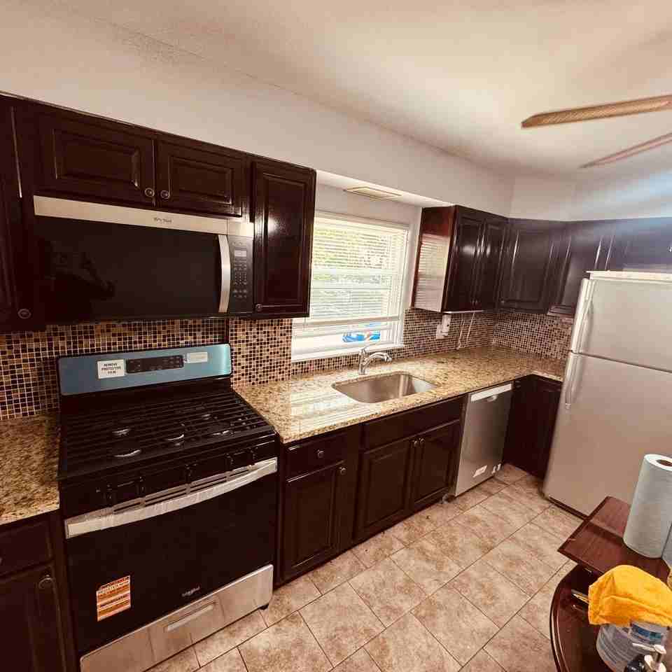 5544 N Campbell Ave - Photo 5 of 27