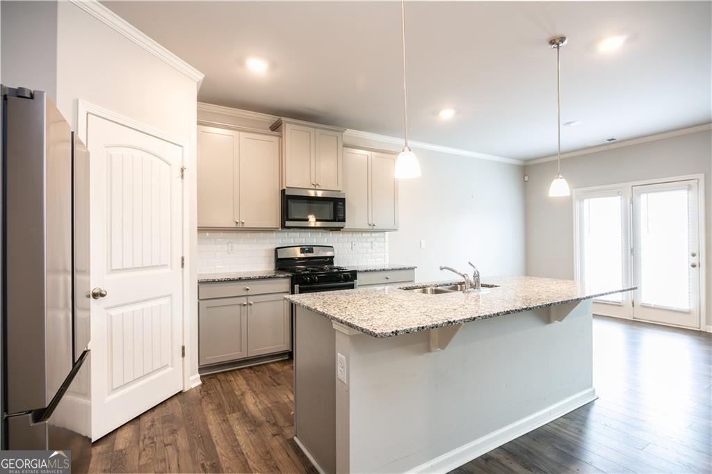4377 Montberry Ln - Photo 3 of 7