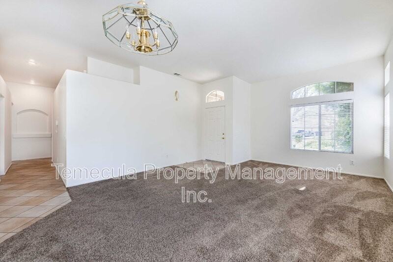 26440 Saint Ives Ct - Photo 3 of 25