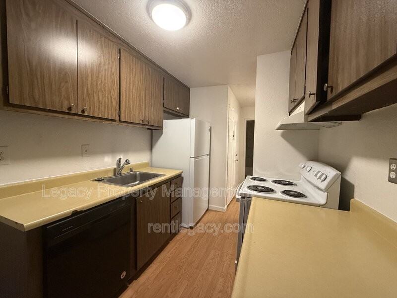 2125 Northwood Cir #D - Photo 3 of 13