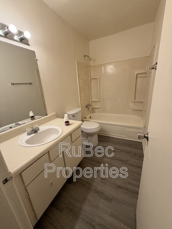 702 Farmhurst Dr #N - Photo 5 of 19