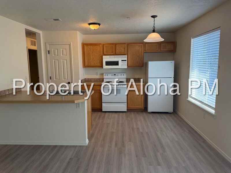 1033 W Pine Ave #3 - Photo 4 of 16