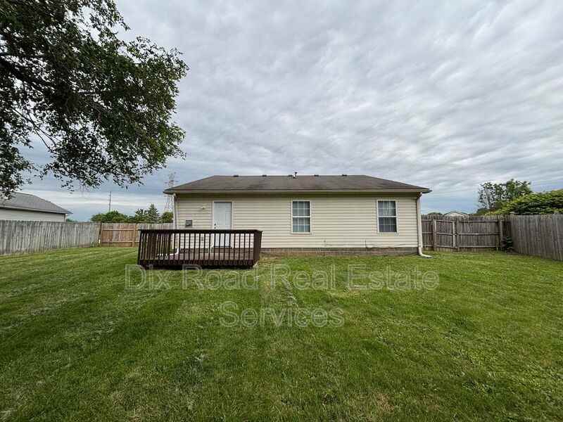 490 Peyton Dr - Photo 3 of 28