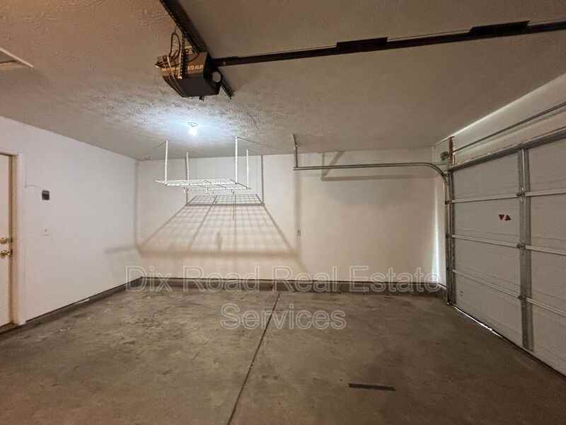 490 Peyton Dr - Photo 5 of 28