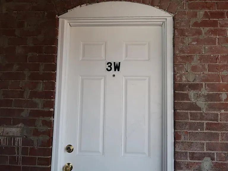 90 Chadwick Ave - Photo 3 of 11