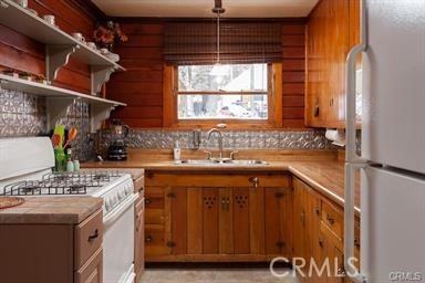 301 E Barker Blvd - Photo 5 of 23
