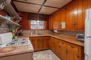 301 E Barker Blvd - Photo 6 of 23