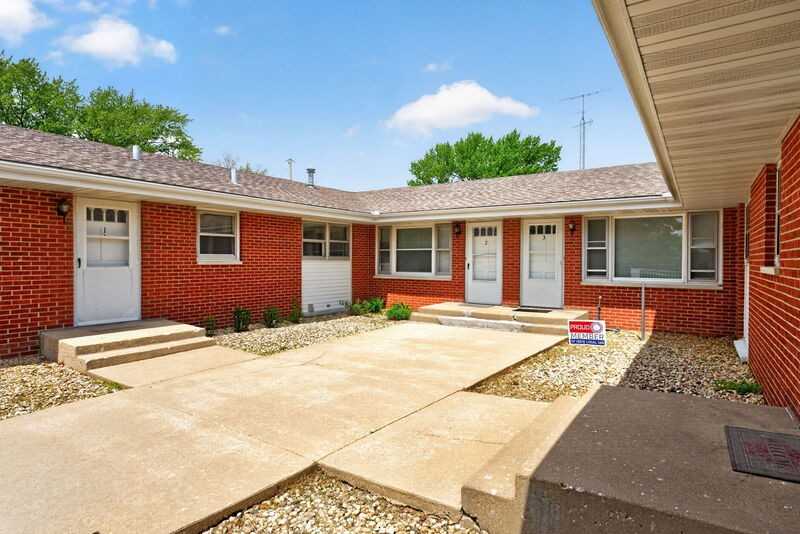 5870 Garrett Ln - Photo 3 of 11